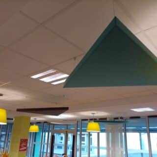 Panneau acoustique plafond suspendu triangle