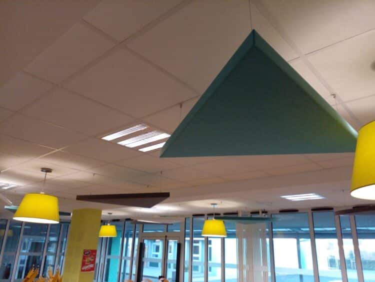 Panneau acoustique plafond suspendu triangle