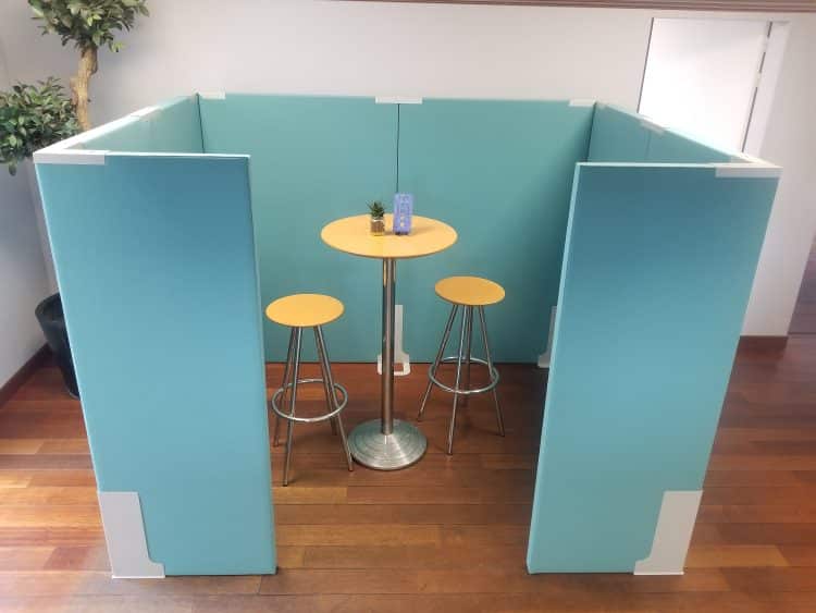 cloison sur pied acoustique en forme de box