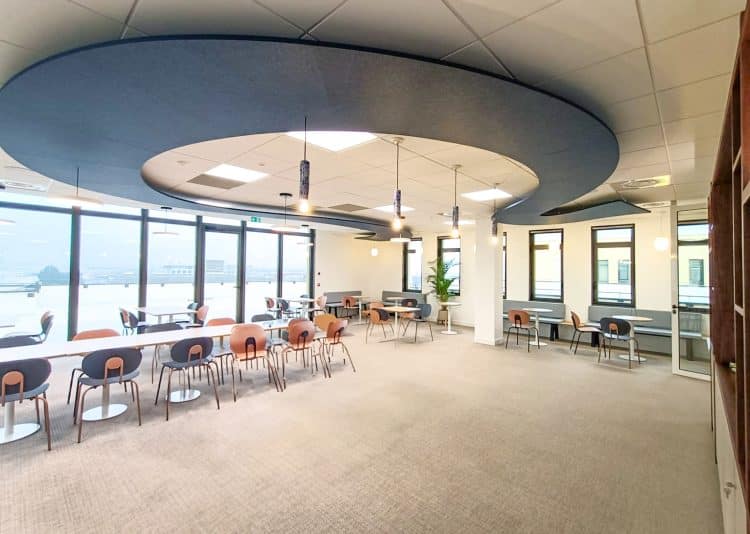 solution acoustique plafond sur-mesure en feutre recyclé