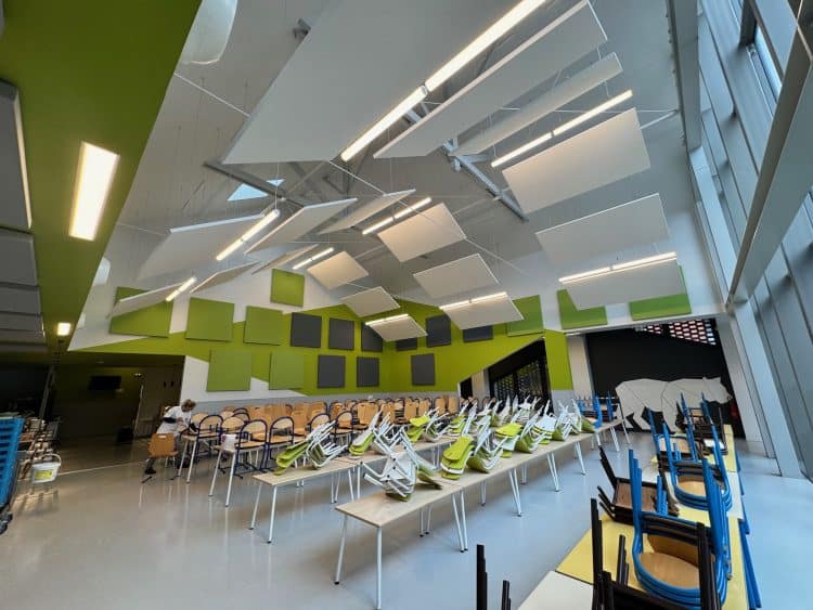 solution acoustique plafond cantine scolaire